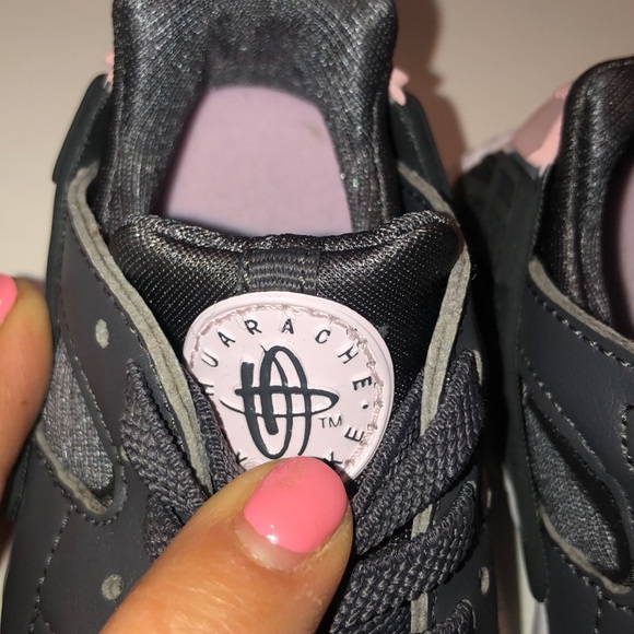 Toddler grey & pink Nike Huarache - Picture 4 of 6